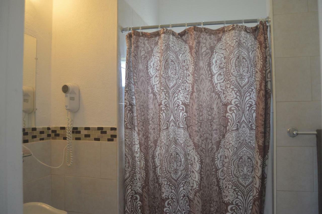 Gregory Town Surfers Manor Motel المظهر الخارجي الصورة